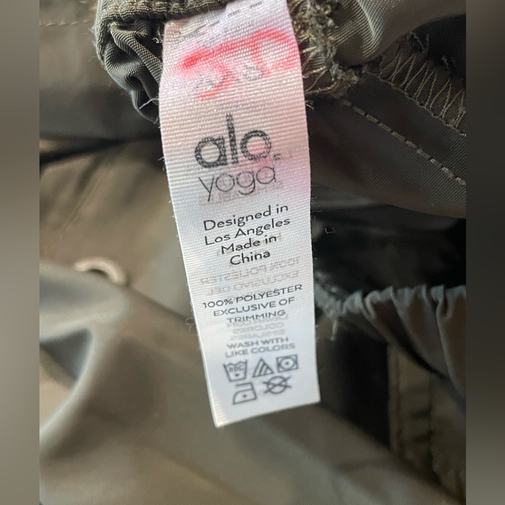 ALO Yoga It Girl Olive Cargo Warm Up pants, XXS (fits like XS) EUC - Picture 10 of 10